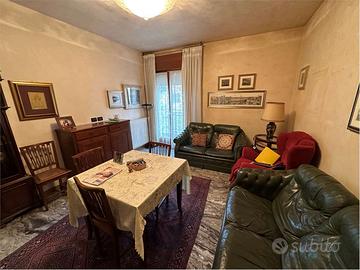 BISSUOLA APPARTAMENTO PRIMO PIANO ZONA CENTRALE