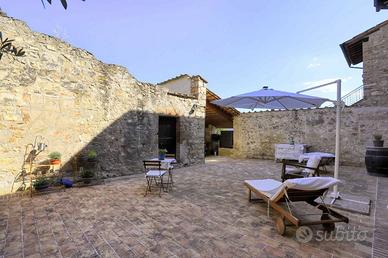 Rustico / Casale di 220 m² con 5 locali a Monterig