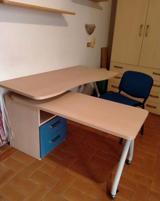 scrivania con poltroncina 