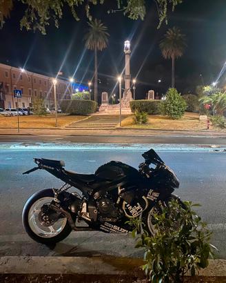Suzuki Gsx-r 600.