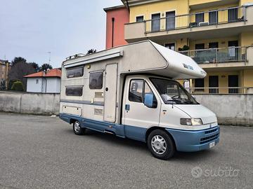 Camper Mansardato Auto-Roller lungo 5.97 m - Caravan e Camper In ...