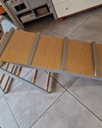 Triangolo di Pikler con scivolo montessori