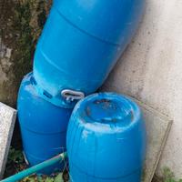 Bidoni piccoli raccolta acqua piovana per giardino