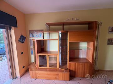 Parete attrezzata in legno