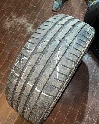 2 gomme estive hankock 205/50 R17