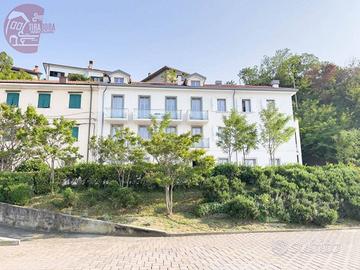 Appartamento di 800 m² con più di 5 locali a Muggi