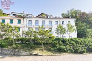 Appartamento di 800 m² con più di 5 locali a Muggi