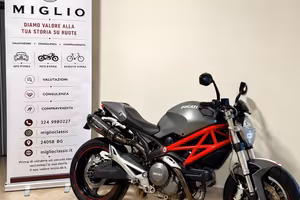 Ducati Monster 696 plus