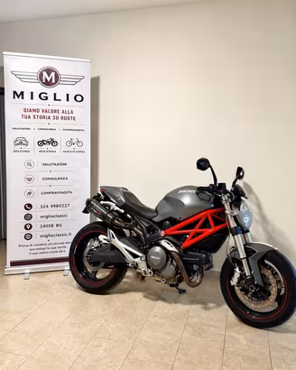 Ducati Monster 696 plus