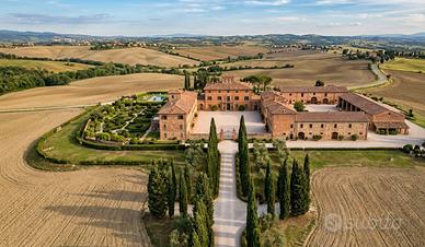 Splendida tenuta con 100 ettari