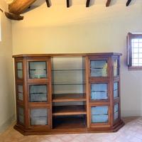 Credenza in legno e vetro