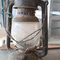 Lampada a petrolio antica 