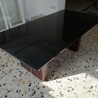 Tavolo con piano in vetro
