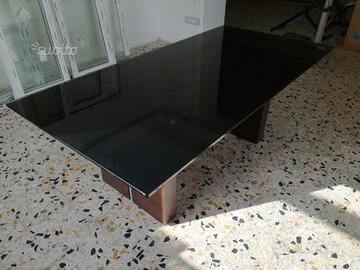 Tavolo con piano in vetro