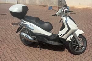 Beverly  300 Tourer