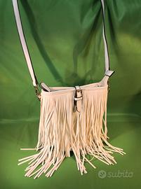 Borsetta no logo con frange e tracolla bianca