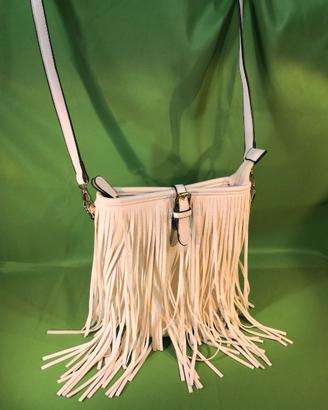 Borsetta no logo con frange e tracolla bianca