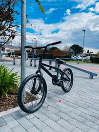 BMX Freestyle nera – pronta all’uso 🔥 (stile stre