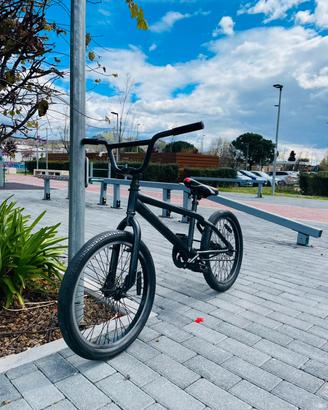 BMX Freestyle nera – pronta all’uso 🔥 (stile stre