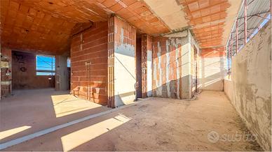 Attico con ampie terrazze