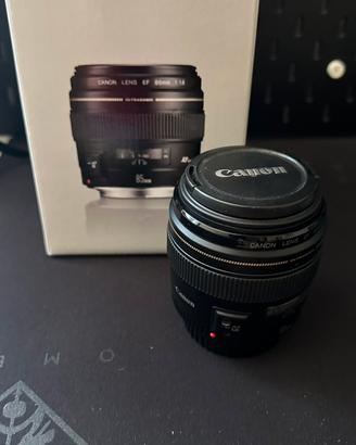 Canon EF 85mm f 1.8 USM