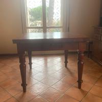 Tavolo allungabile in legno massello