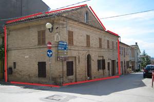 Casa singola centro storico + garage e cantina