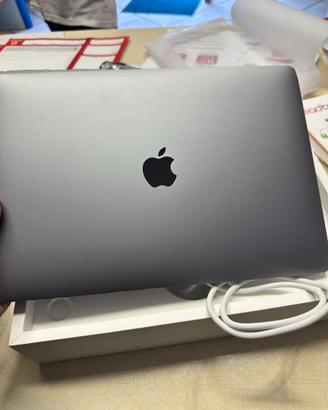 MacBook Pro 13” M2 – 8GB RAM / 256GB SSD con Touch
