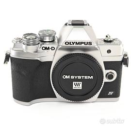 Olympus E-M10 IV 2.263 Scatti Silver