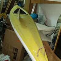 Canoa kayak con pagaia in legno