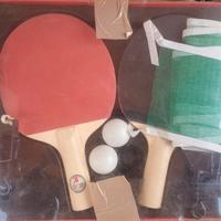 ping pong. 2 racchette,2 palline,2 sostegni e la r