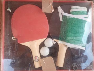 ping pong. 2 racchette,2 palline,2 sostegni e la r