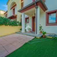 VILLA A SCHIERA CENTRALE A OLBIA