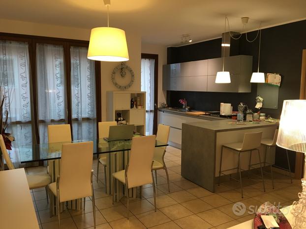 Appartamento 85 mq con due cantine e garage