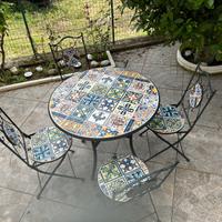 Tavolo tondo in ferro battuto e mosaico + 4 sedie