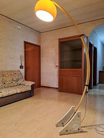 lampada con basamento