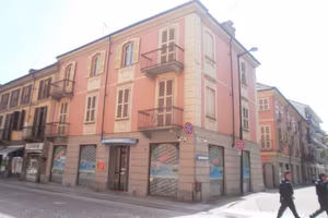 Appartamento di 120 m² con 5 locali e box auto a A