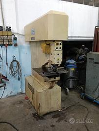 Punzonatrice, Pressa piegatrice