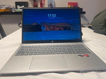 PC portatile HP nuovo+ mouse +custodia + garanzia