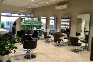 Licenza per attività di parrucchiera donna!!