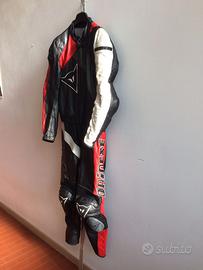 Tuta DAINESE in pelle, e stivali Alpinestars