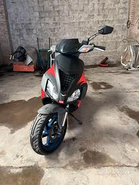 Aprilia sr 50 in blocco per pezzi di ricambo