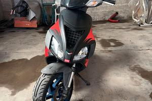 Aprilia sr 50 in blocco per pezzi di ricambo