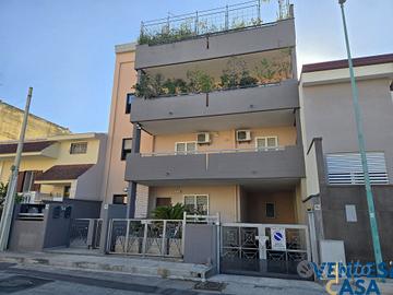 3 VANI CON INGRESSO AUTONOMO CORTILE E BOX ZONA