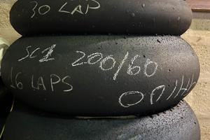 Gomme moto usate e nuove pista e strada