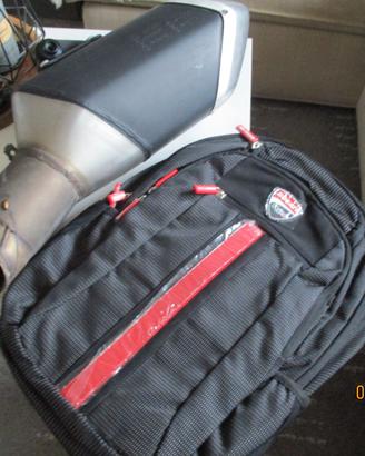 ducati- hypermotard- 821- terminale+ zaino ducati