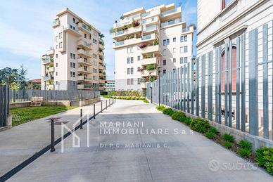 Esclusivo bilocale con terrazzo, piano alto.