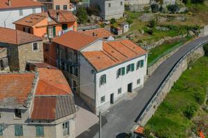 Casa indipendente di 250 m² con più di 5 locali e 