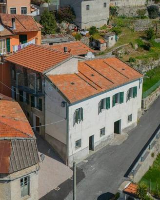 Casa indipendente di 250 m² con più di 5 locali e 