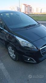 Pegeut 5008 2014
